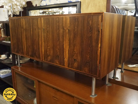 デンマーク ビンテージローズウッドサイドボード スチール脚～オブジェのように荘厳な雰囲気を持った、美しい木目～【買取と販売とレンタルのお店】