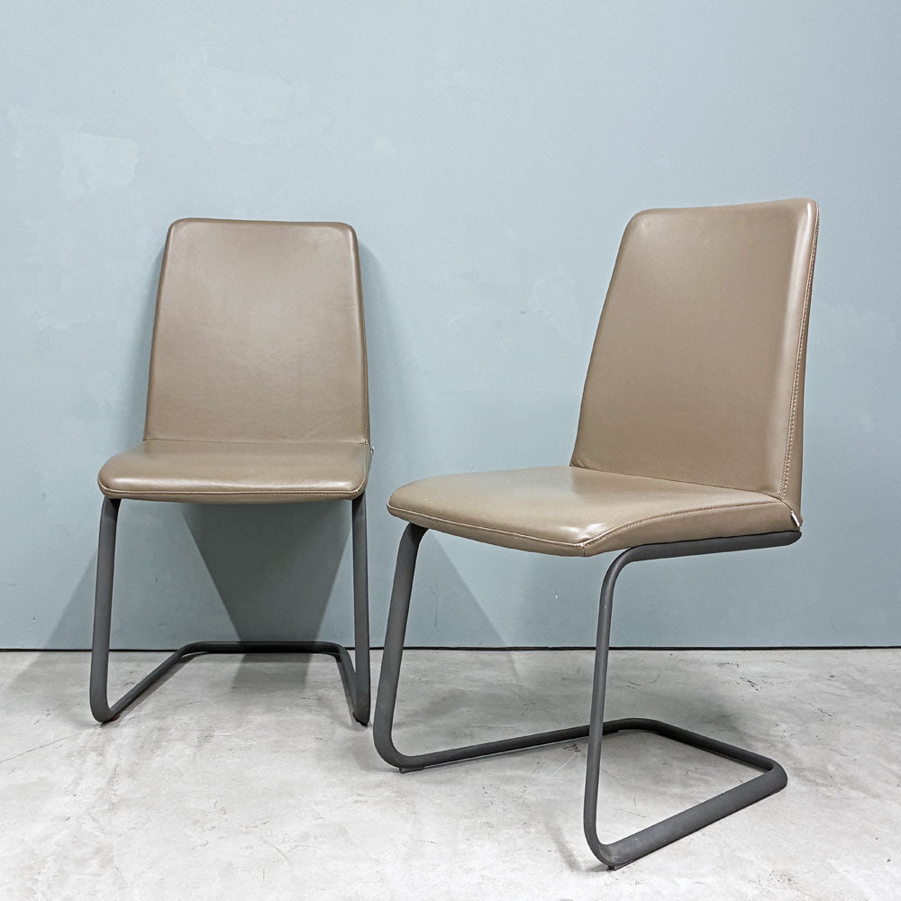 【経堂店】ボーコンセプト BoConcept ローザンヌ LAUSANNE ダイニングチェア カンチレバー PUレザー 北欧モダン ダークベージュ 計2脚 買取させていただきました。