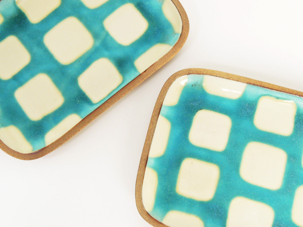 高畑伸也 一翠窯 ISSUI POTTERY やちむん 角皿 スクエアプレート 大 ブルー チェック柄 器 現代作家 2点  中古品 買い取りしました。