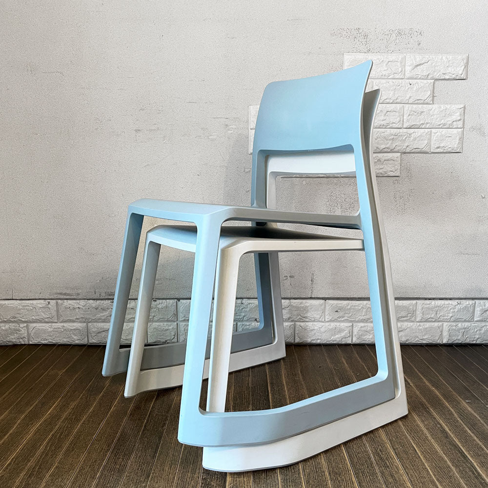 【経堂店】ヴィトラ Vitra ティプトン Tip Ton ワークチェア ダイニングチェア デスクチェア アイスグレー & ホワイト スタッキング チルト機能 定価￥42,900- 計2脚 買取させていただきました。