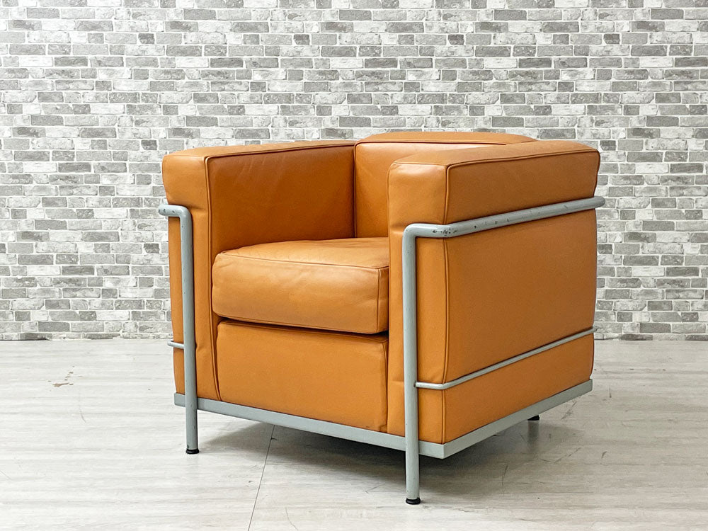 カッシーナ Cassina LC2 ソファ 1シーター 本革 キャメルカラー ライトブルーフレーム ル・コルビュジェ ピエール・ジャンヌレ シャルロット・ペリアン 参考価格 約113万円 中古品 買い取りしました。