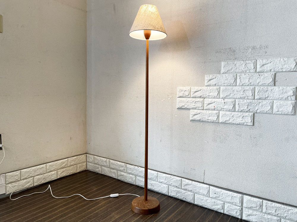 ルクサス LUXUS フロアランプ スタンドライト H130cm オーク無垢材 布シェード Uno Osten Kristiansson スウェーデン 北欧ビンテージ  中古品  買い取りしました。