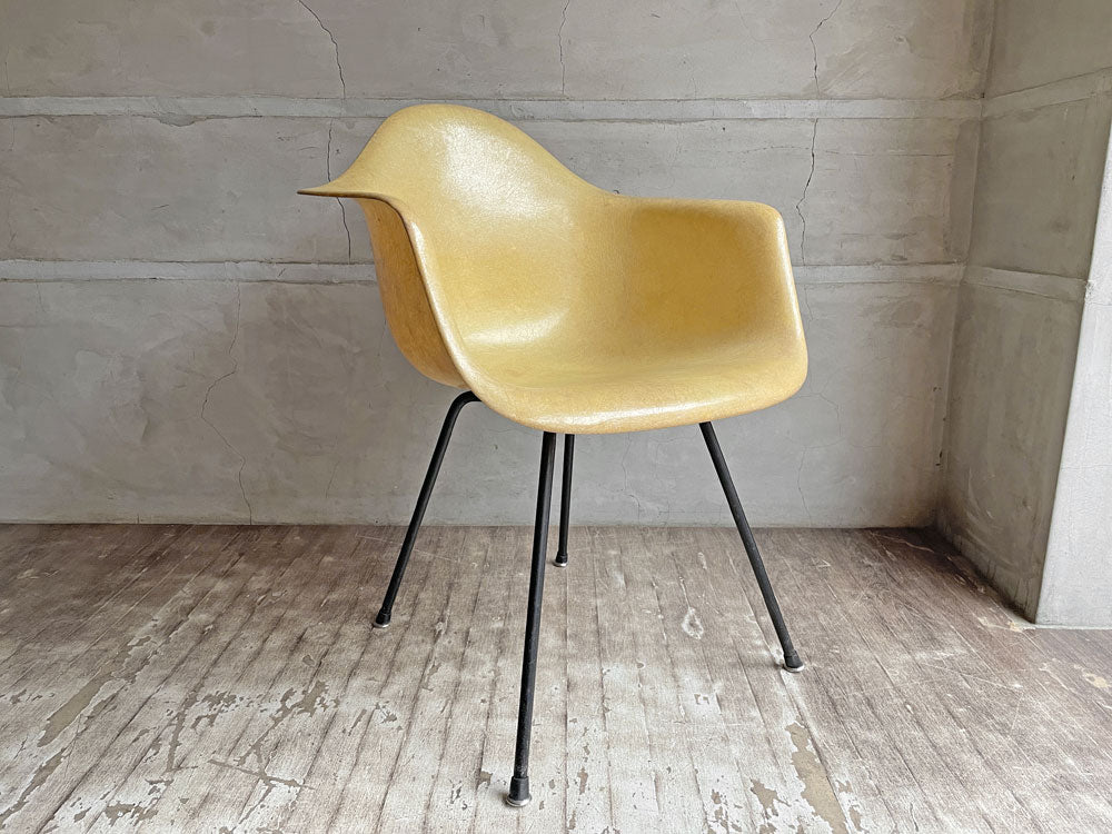 ゼニス ZENITH ハーマンミラー Herman Miller アームシェルチェア ファースト Xベース パーチメント C&Rイームズ ビンテージ ミッドセンチュリー 希少 中古品 買い取りしました。