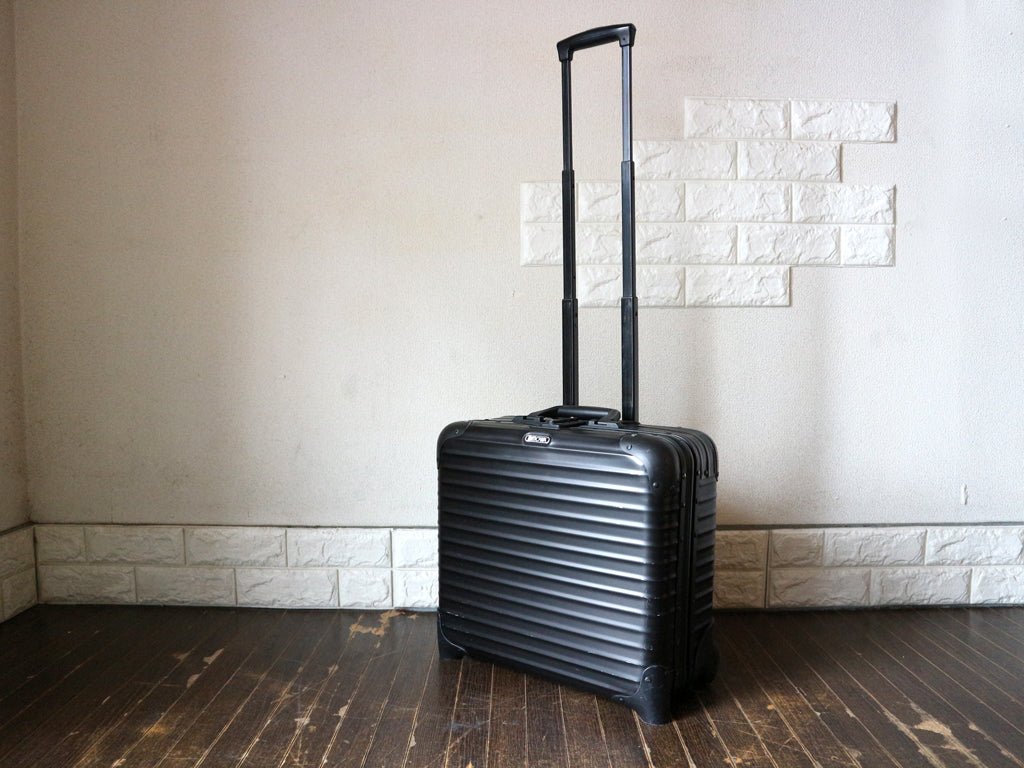 リモワ RIMOWA キャリーケース スーツケース トパーズ ステルス TOPAS STEALTH ビジネルトローリー 28L 1泊用 2輪 ブラック TSAロック付 機内持込可 中古品  買い取りしました。