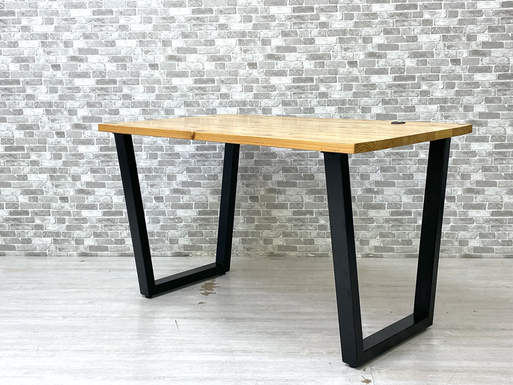 かなでもの KANADEMONO ザ・テーブル THE TABLE デスク ミーティングテーブル 杉無垢集成材 スクエアレッグ スチール コード穴 ブラック W120cm 定価￥62,800- 2点 中古品 買い取りしました。
