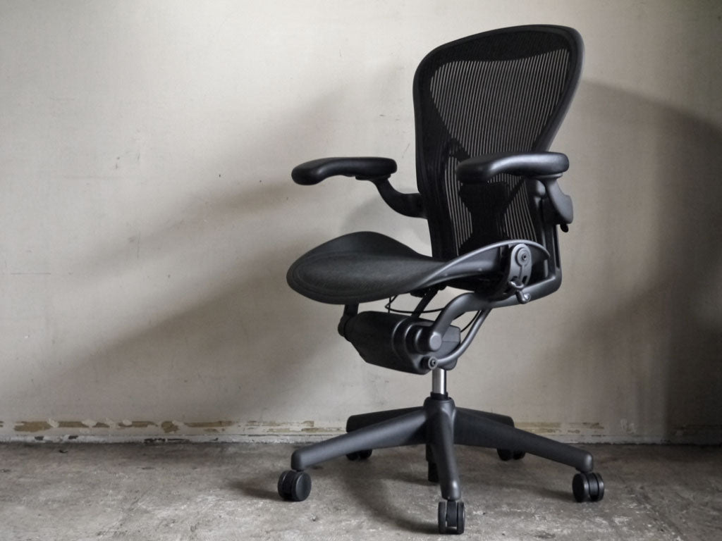 ハーマンミラー Herman Miller アーロンチェア Bサイズ フル装備 ポスチャーフィット グラファイトベース ビル・スタンフ ＆ ドン・チャドウィック 中古品 買い取りしました。