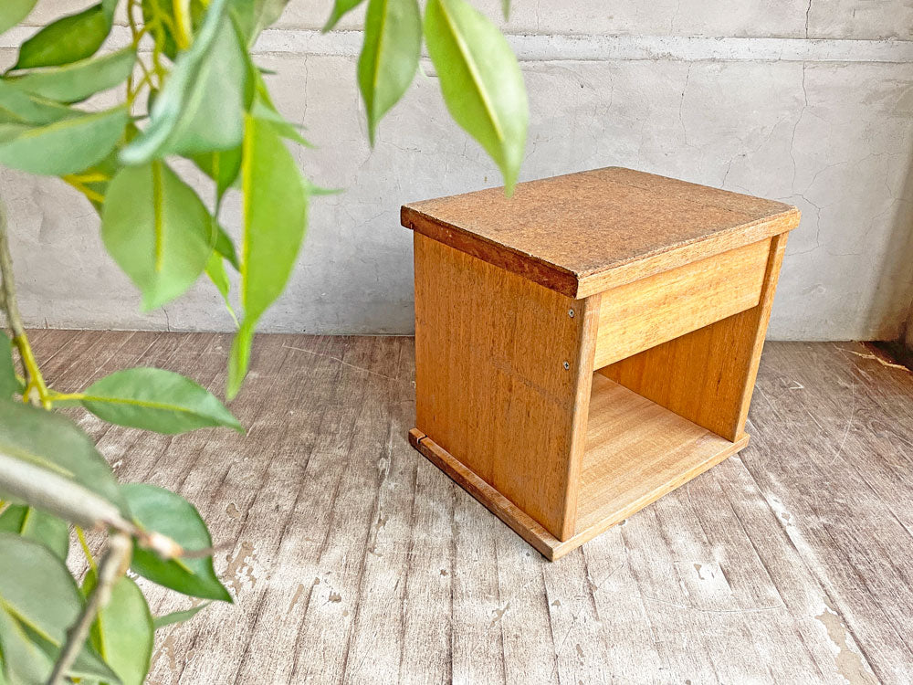 古い木味の踏み台 ディスプレイボックス ビンテージ 木味 ボックスシェルフ レトロ 木箱 中古品 買い取りしました。
