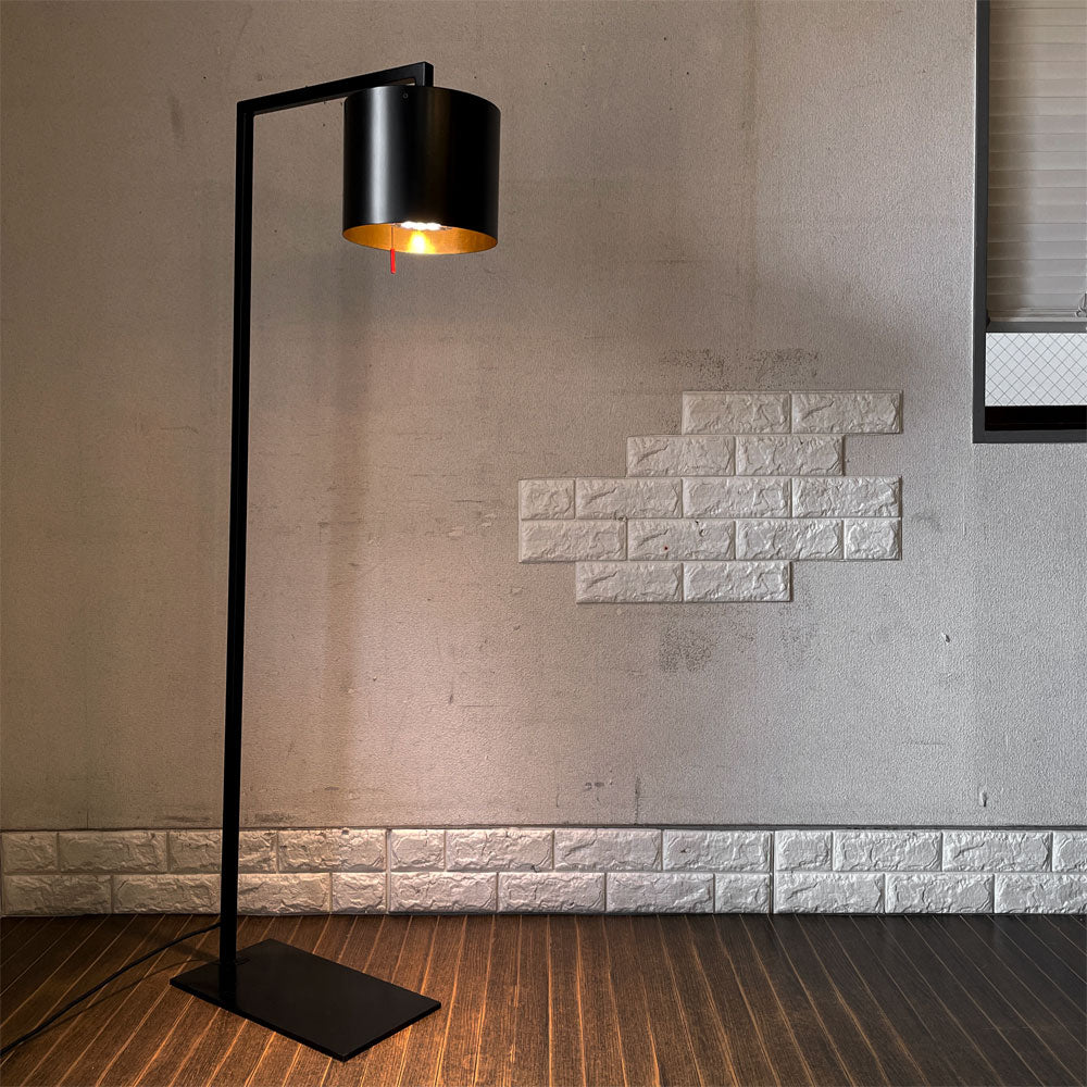 【経堂店】アンタロイヒテン Anta Leuchten & Design アフラ AFRA フロアライト ブラック H141cm ドイツ モダンデザイン 買取させていただきました。