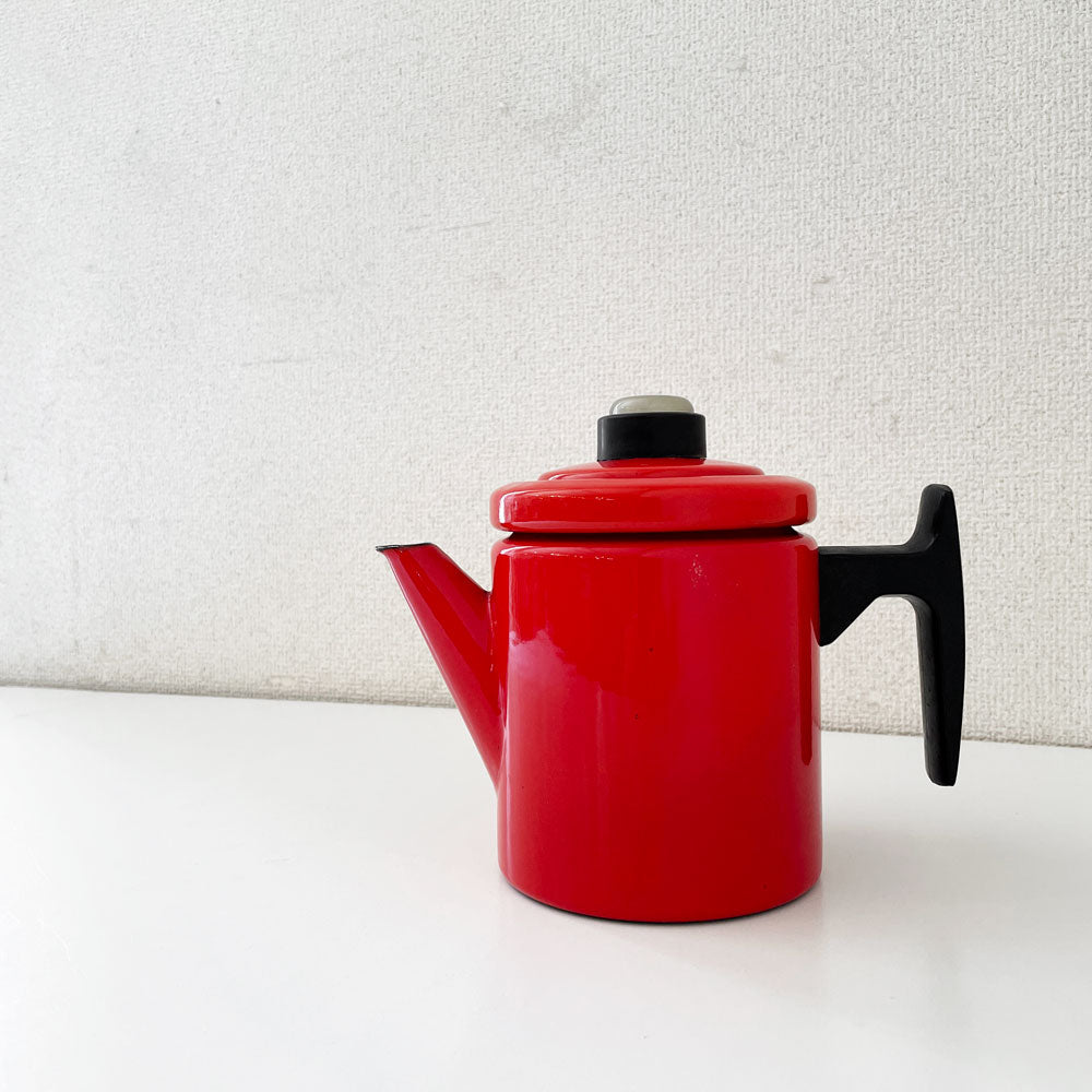 【経堂店】フィネル FINEL ペフトーリ Pehtoori エナメルコーヒーポット Sサイズ 0.7L レッド アンティ・ヌルメスニエミ フィンランド 北欧ビンテージ 買取させていただきました。