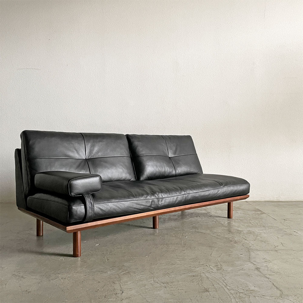 【登戸BASE店】アクタス ACTUS ファイブバイファイブ five by five フラッド FLAD 2.5シーターソファ W180cm 本革 ブラックレザー ウォールナット材 松岡智之 サイドピロー付 合計定価￥316,800- 買取させていただきました。