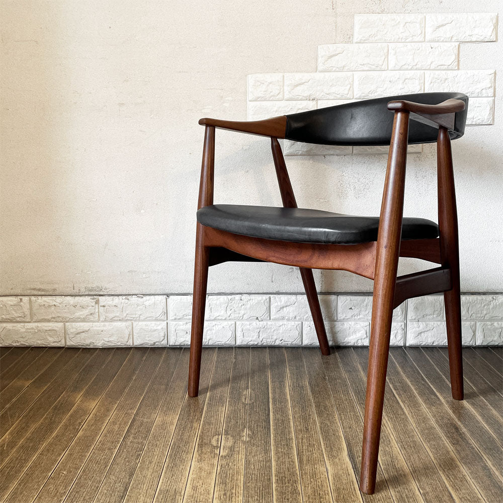 【経堂店】ファーストラップ FARSTRUP アームチェア Model 213 ダイニングチェア アフロモシア材 ビニールレザーシート ブラック系 Thomas Harlev デンマーク 北欧ビンテージ 買取させていただきました。