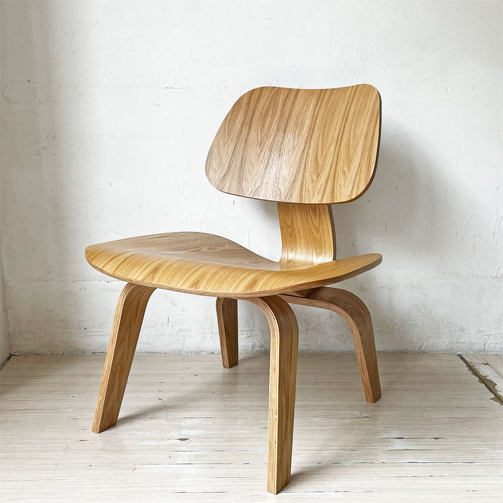 【下北沢店】プライウッドラウンジチェア LCW ウッドレッグ プライウッド アッシュ材 イームズチェア リプロダクト 買取させていただきました。