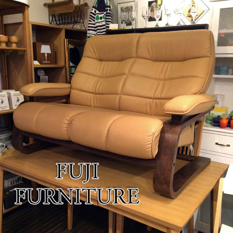 冨士ファニチャー製 2人掛け ソファ 成形合板フレーム ～ 心地よい安らぎを日本の技術が提案する 【買取と販売とレンタルのお店】
