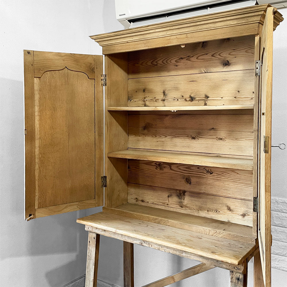 【経堂店】UKビンテージ Vintage オールドパイン 木製キャビネット 収納棚 H186cm カントリースタイル krank marcello購入品 買取させていただきました。