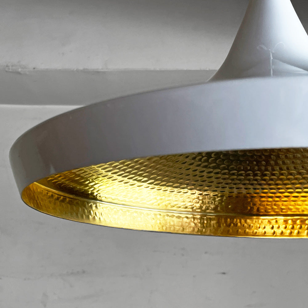 トムディクソン Tom Dixon ビート ワイドペンダント BEAT WIDE PENDANT ペンダントライト ホワイト 真鍮 未使用品 ～ インド伝統工芸と現代デザインの融合