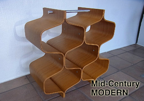 成型合板による印象的なフォルム！ Mid-Century MODERN （ ミッドセンチュリーモダン ） 希少な廃盤プロダクト 『 プライウッドワインラック (チーク） 』 【買取＆販売＆レンタル】