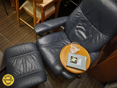エコーネス社 EKORNES ストレスレス ディプロマット オットマン スウィングテーブル付 ～「座っている事」を忘れてしまう程、 身体にフィットするチェア【買取と販売とレンタルのお店】