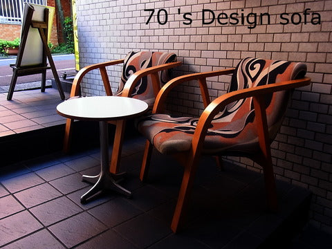 サイケデリックデザインがまた面白い～ミッドセンチュリー デザイン 1シーター ファブリックソファ【買取と販売とレンタルのお店】