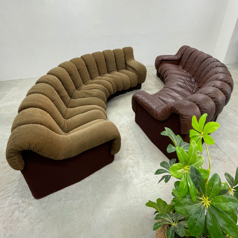 デセデ de Sede DS-600 スネークソファ Snake Sofa 13ピース ファブリック & 12ピース レザー スイス ビンテージ モビリア mobilia IDC大塚 取扱 スペースエイジ ミッドセンチュリー ～ステートメントピースとして空間にリズムとラグゼな雰囲気を放つ唯一無二のソファ！～