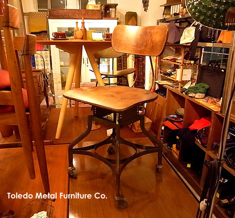 インダストリアルな製図用椅子～THE TOLEDO METAL FURNITURE Co.　ドラフティングチェア【買取＆販売＆レンタル】