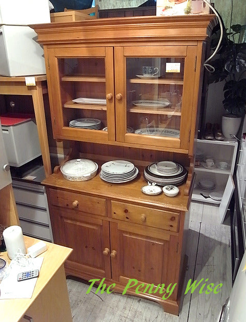 木の風合いを活かした伝統的なデザイン♪ THE PENNY WISE （ペニーワイズ） パイン材 カップボード / キャビネット【買取＆販売＆レンタル】