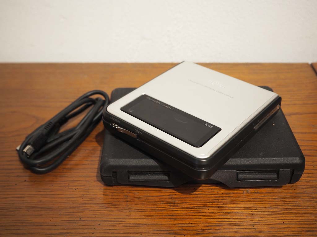 富士通 Fujitsu DMO640LT DynaMO 640LT 外付けMOドライブ 動作未確認 中古品 買い取りしました。