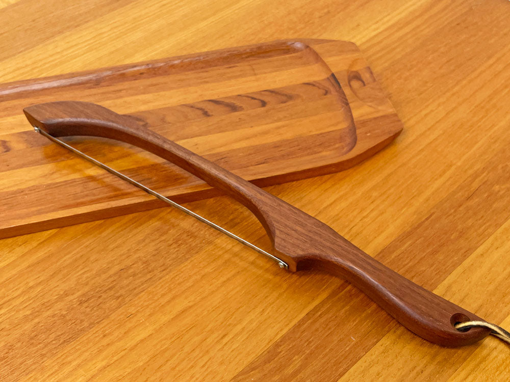 フィドルボウ デザイン ブレッドナイフ Fiddle Bow Bread Knife W39cm パン切包丁 チーク材 無垢材 革紐付き 北欧 ビンテージ 中古品 買い取りしました。