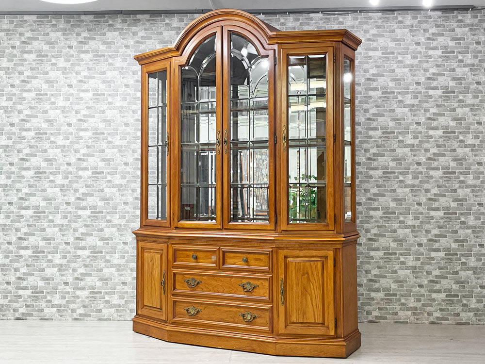 レキシントン LEXINGTON キュリオケース ガラスキャビネット 飾り棚 4枚扉 照明付き H225cm 大型 USビンテージ アーリーアメリカン クラシカルデザイン 中古品 買い取りしました。