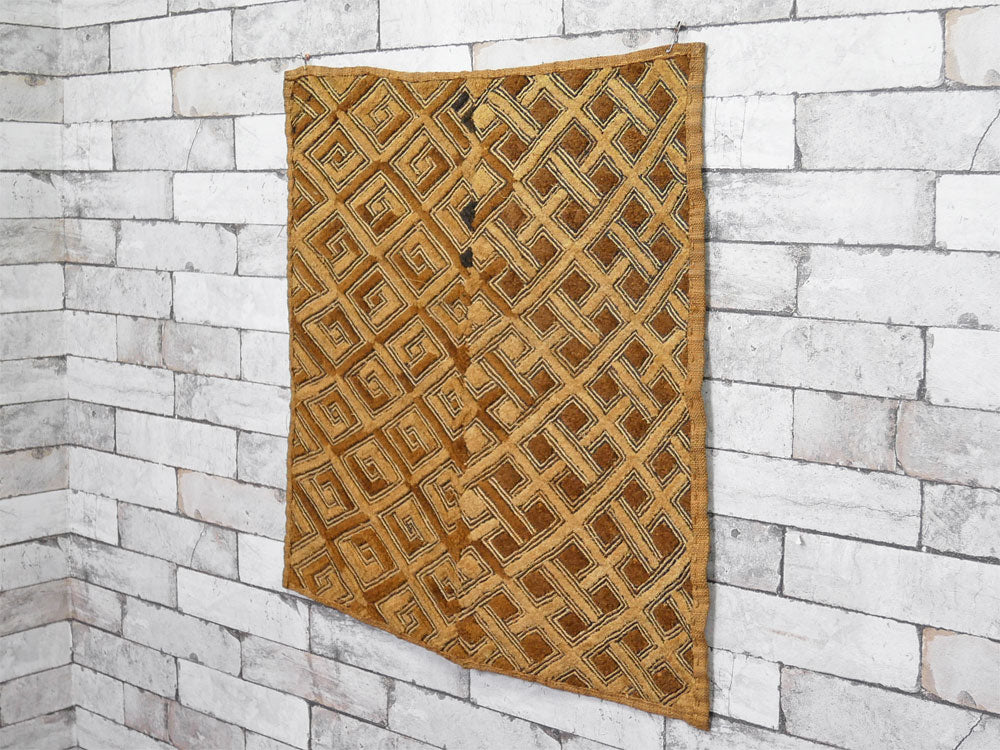 アフリカ クバ族 クバクロス Kuba Cloth 草ビロード 63×63cm スクエア ラフィアヤシ ビンテージ テキスタイル プリミティブ 民芸 中古品 買い取りしました。