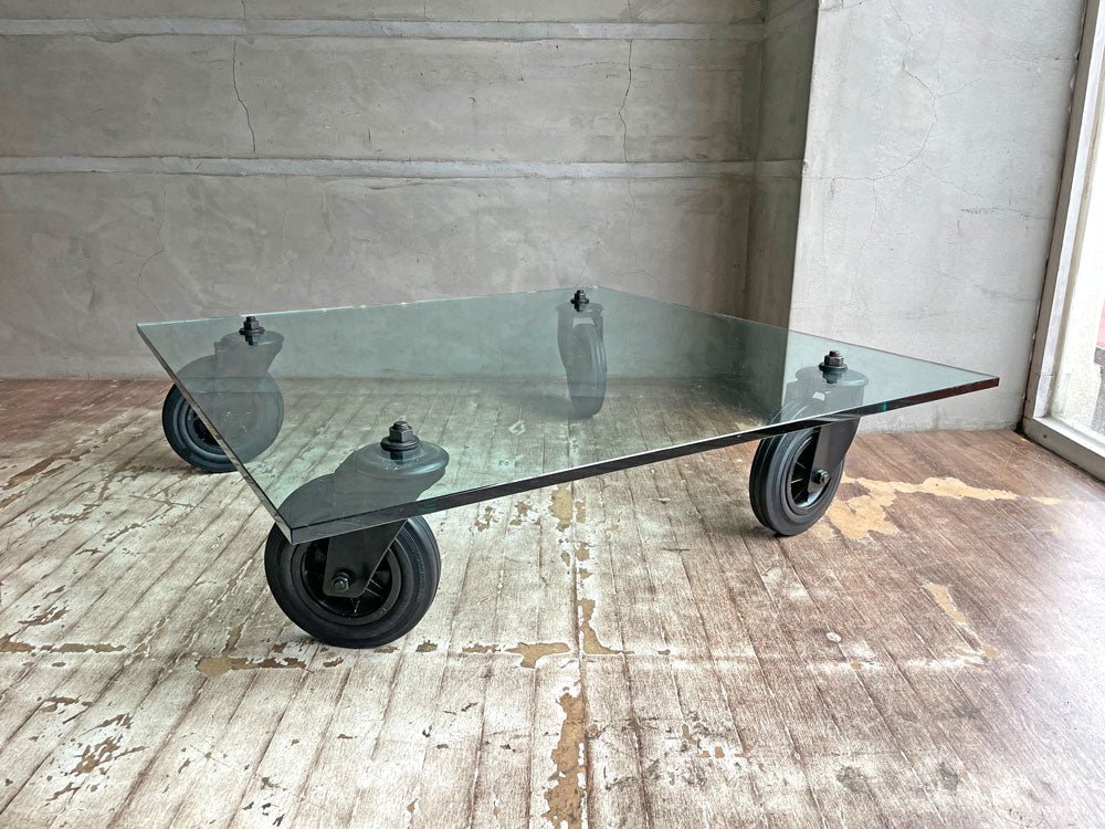 フォンタナアルテ FontanaArte コンルオーテ CON RUOTE ガラスローテーブル スクエア ガエ・アウレンティ カッシーナIXC.取扱 中古品 買い取りしました。