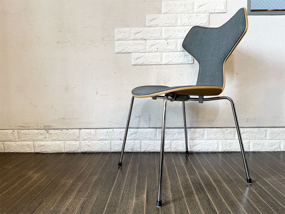 フリッツハンセン Fritz Hansen グランプリチェア GRAND PRIX CAHIR フロントパディング グレー系ファブリック オーク材 アルネ・ヤコブセン デンマーク 北欧家具  中古品  買い取りしました。