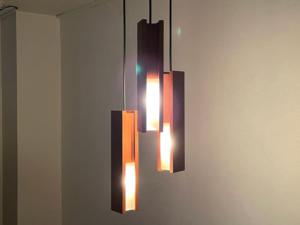 ツーアースリー 2are3 ファロス ペンダントライト pharos pendant lamp 3連 ウォールナット無垢材 × 磨りガラス 丹羽望 定価￥48,400- 中古品 買い取りしました。