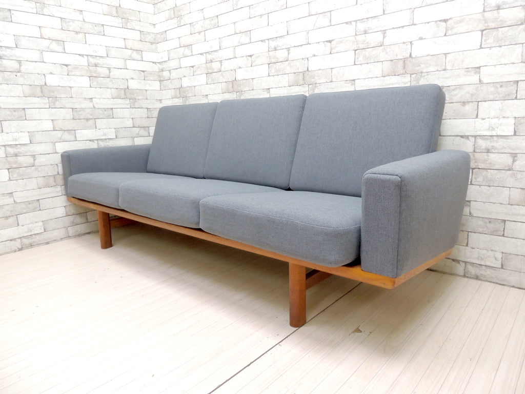 ゲタマ GETAMA GE236 3人掛けソファ オークフレーム マハラム生地 グレー ファブリック張替&ウレタン交換済 ウェグナー Hans J. Wegner デンマーク 北欧ビンテージ  中古品 買い取りしました。