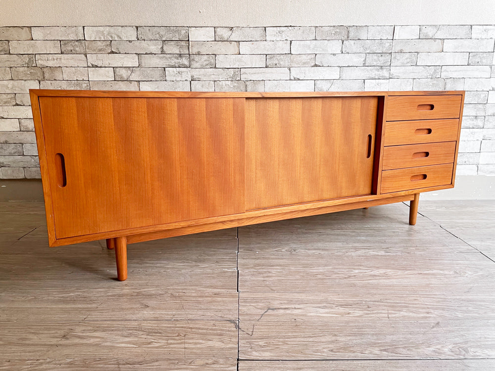 クロロス CHLOROS ファウンデーション Foundation アシンメトリー サイドボード AVボード チーク材 北欧デザイン W170cm 中古品 買い取りしました。