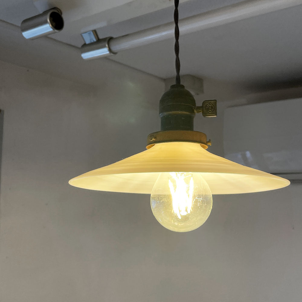 【経堂店】ジャパンビンテージ Japan Vintage 乳白ガラスシェード ペンダントライト レトロ インダストリアル 買取させていただきました。