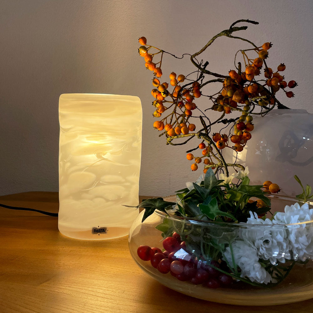 【経堂店】岩田硝子 IWATA フロアライト テーブルランプ マーブルガラス ホワイト モダンデザイン 買取させていただきました。