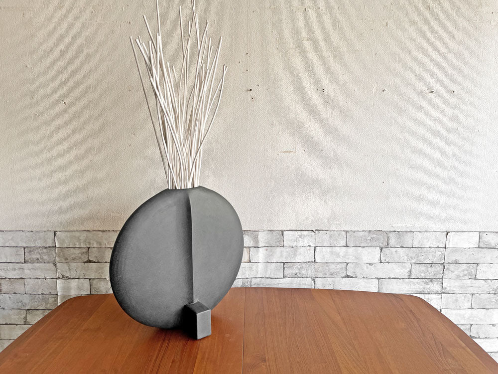 ワンオーワンコペンハーゲン 101 COPENHAGEN グッゲンハイム GUGGENHEIM Big フラワーベース ブラック H45cm 花器 デンマーク 北欧雑貨 中古品 買い取りしました。