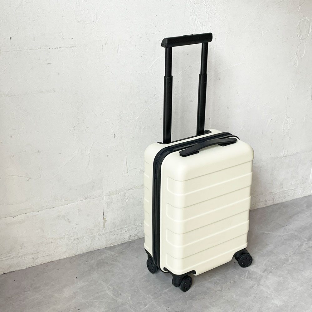 【下北沢店】無印良品 MUJI ハードキャリーケース 20L ホワイト キャスターロック 機内持込可 鍵欠損 シンプルデザイン 買取させていただきました。