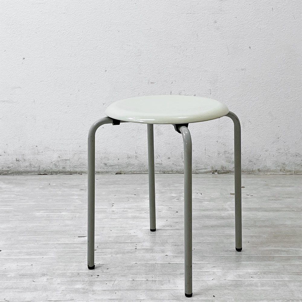 【祖師ヶ谷大蔵店】コトブキ KOTOBUKI FRP スツール スタッキング 4本脚 オフホワイト ビンテージ ジャパニーズミッドセンチュリー 買取させていただきました。