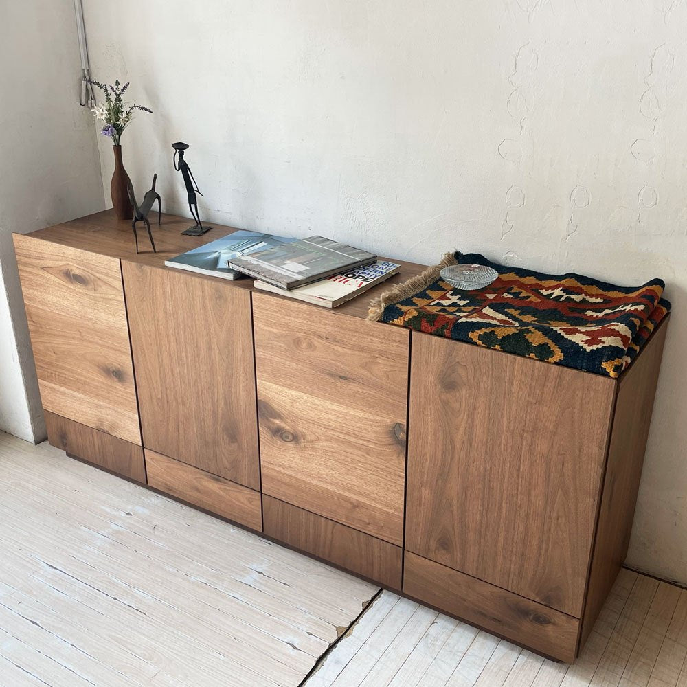 【下北沢店】ニッポネア NiPPONAIRE トビ TOBI サイドボード ロータイプ キャビネット ウォールナット材 w160cm 買取させていただきました。