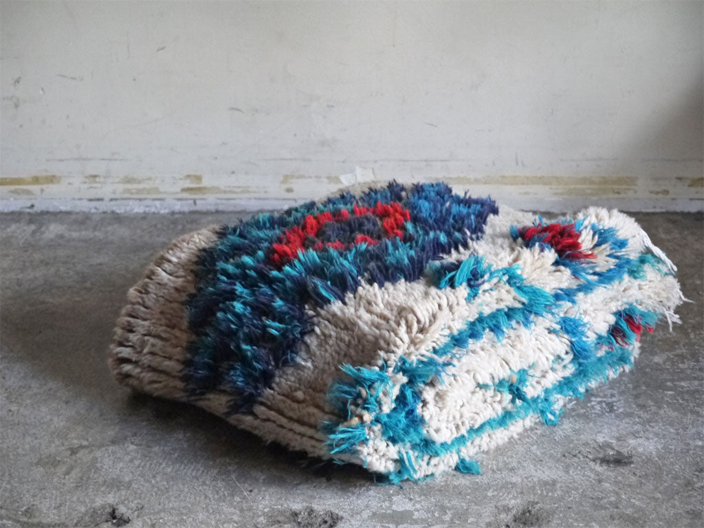 モロッカンラグ MOROCCAN RUG ウリカ OURIKA 手織り絨毯 181×80 ウール100％ ビンテージ モロッコ 中古品 買い取りしました。