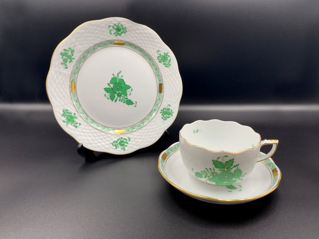 ヘレンド HEREND HVNGARY アポニーグリーン ティーカップ&ソーサー＆プレート トリオ ハンドペイント 白磁食器 ハンガリー  中古品  買い取りしました。
