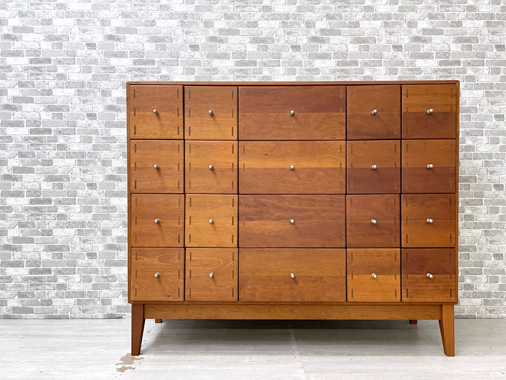 ノルディックフォルム nordicform チェリー無垢材 4段20杯 チェスト デンマーク製 特注品 北欧家具 中古品 買い取りしました。