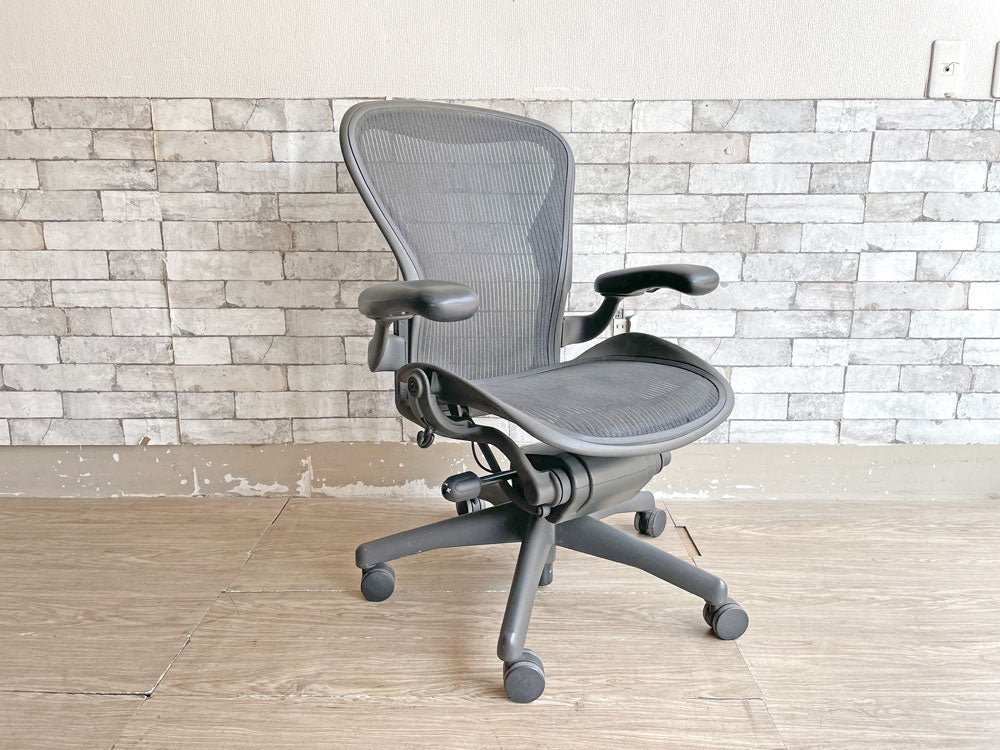 ハーマンミラー Herman Miller アーロンチェア ライト Aeron Chair Lite Bサイズ クラシックカーボン グラファイトベース デスクチェア 現状品 中古品 買い取りしました。