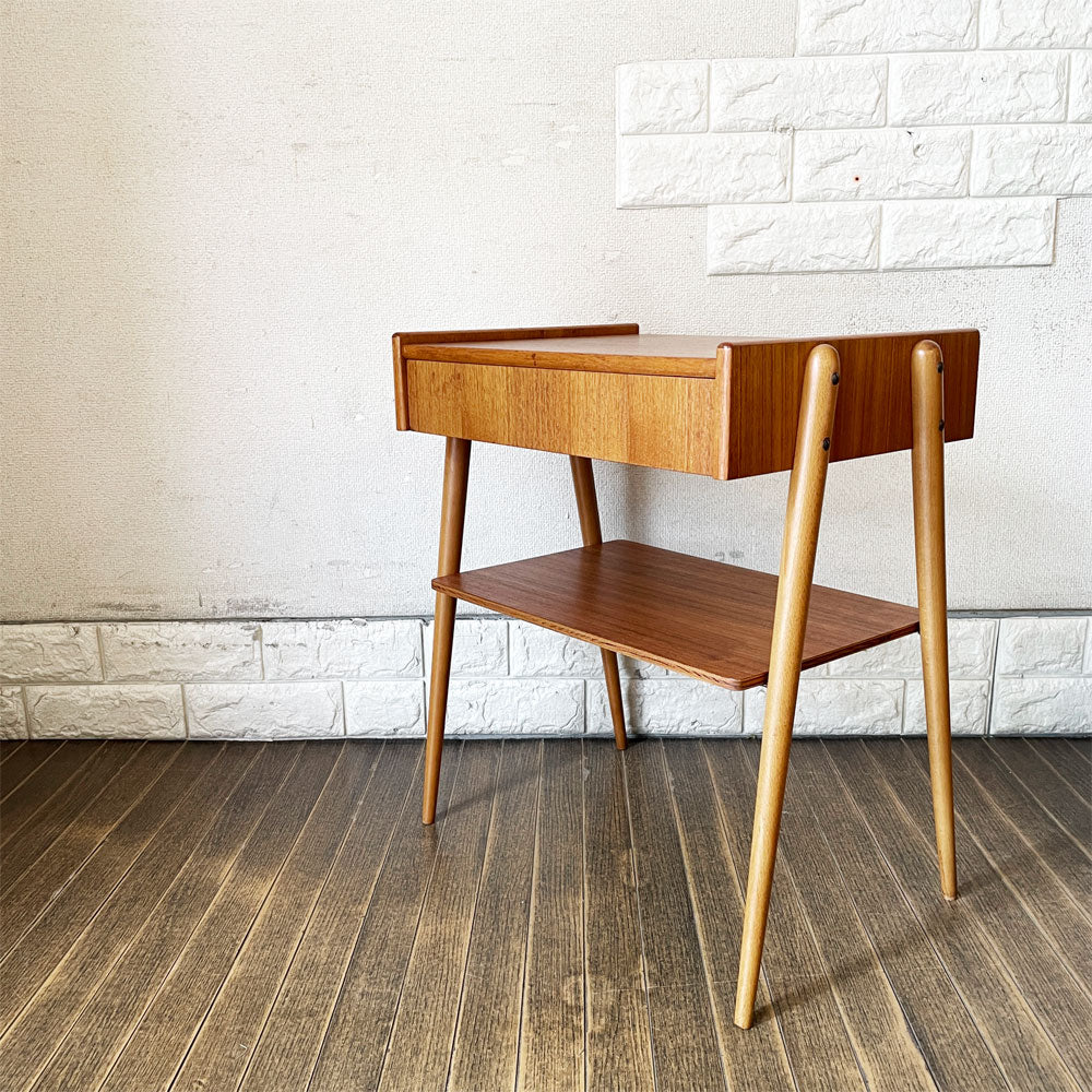 【経堂店】デンマークビンテージ Danish Vintage チーク材×ビーチ材 ベッドサイドテーブル W47cm 1ドロワー 北欧家具 talo取扱 買取させていただきました。