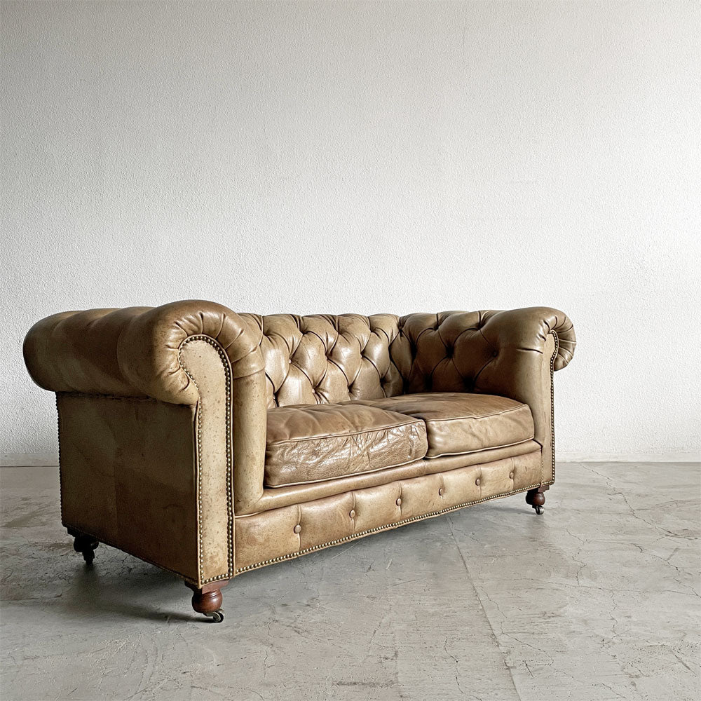 【登戸BASE店】ハロ HALO ケンジントン KENSINGTON 2Pソファ 2人掛け チェスターフィールド 牛本革 ティノシーキャメル イギリス 定価￥550,000- 廃番カラー 買取させていただきました。