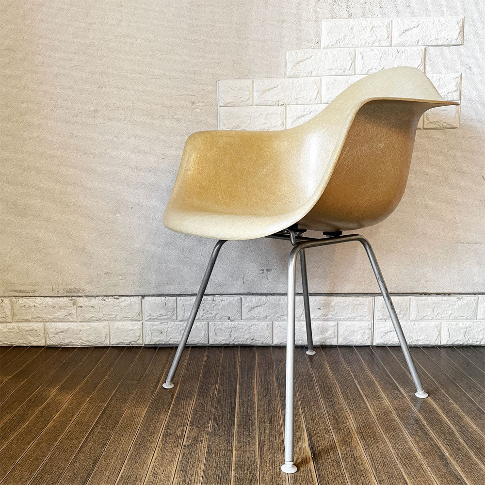 【経堂店】ハーマンミラー Herman Miller アームシェルチェア FRP製 2nd初期 ビンテージ オークルライト系 Hベース すっぴんモデル C&R イームズ ミッドセンチュリー 買取させていただきました。