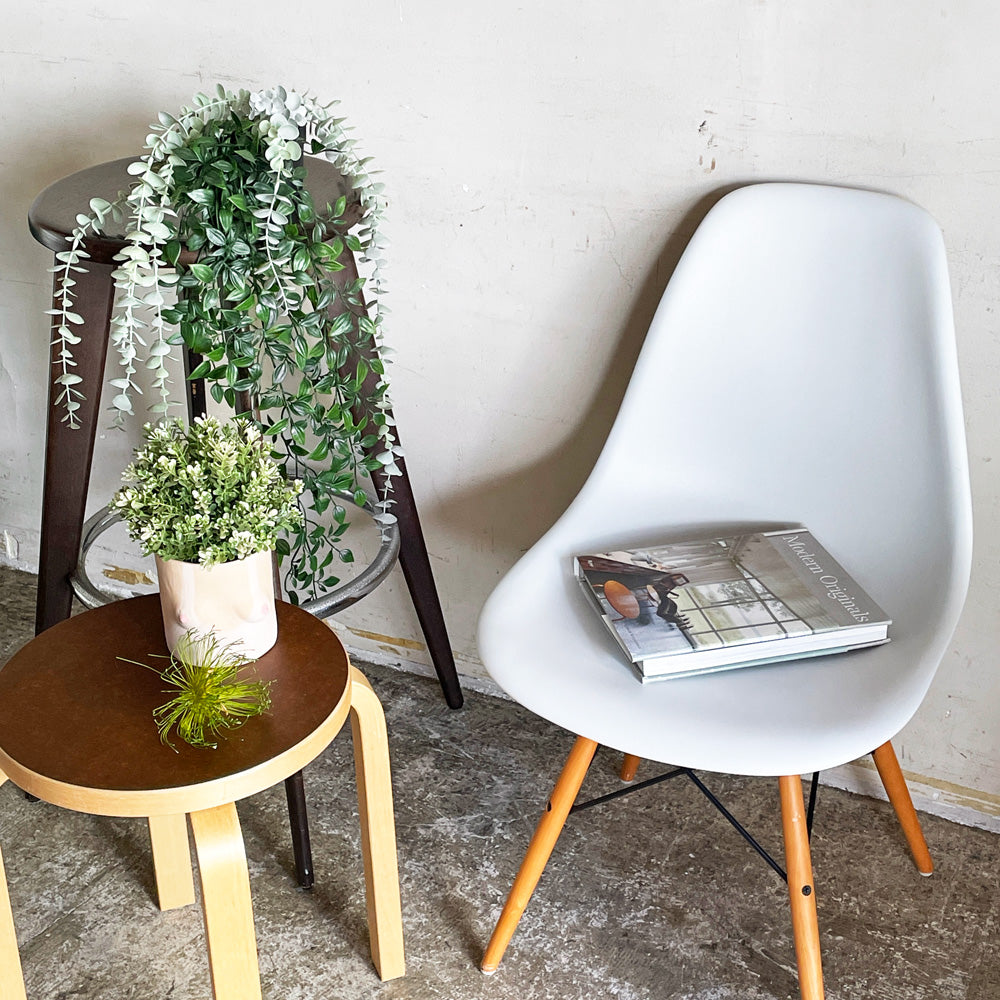 【自由が丘店】ハーマンミラー HermanMiller サイドシェルチェア ドゥエルレッグ DSW アルパイン ポリプロピレン製 イームズ ミッドセンチュリー 買取させていただきました。