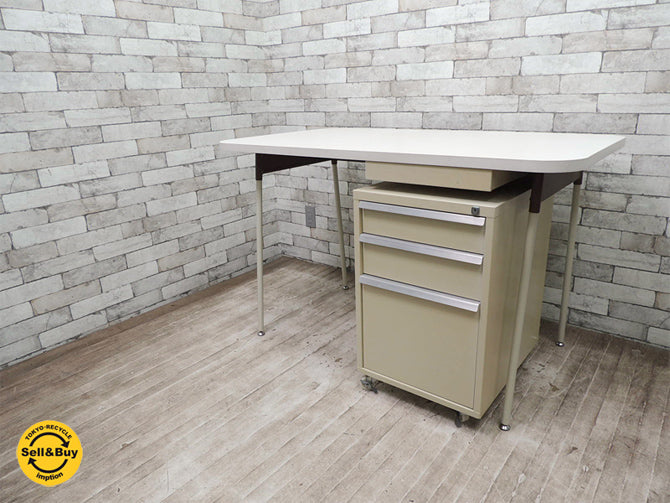 イデー HARDWARE by IDEE タスクテーブル L TASK Table L & ゴマーパイル サイドキャビネット GOMER PILE Side Cabinet デスク 作業台 ダイニングテーブル ワークテーブル & 引き出し デスクキャビネット デスクワゴン 廃盤希少アイテム 白×茶 2点セット! ～ ワークスマイルがテーマのタフさと使い勝手の良さを両立する洒落た万能テーブルとキャビネット!! ～ 【 買取と販売とレンタルのお店 】