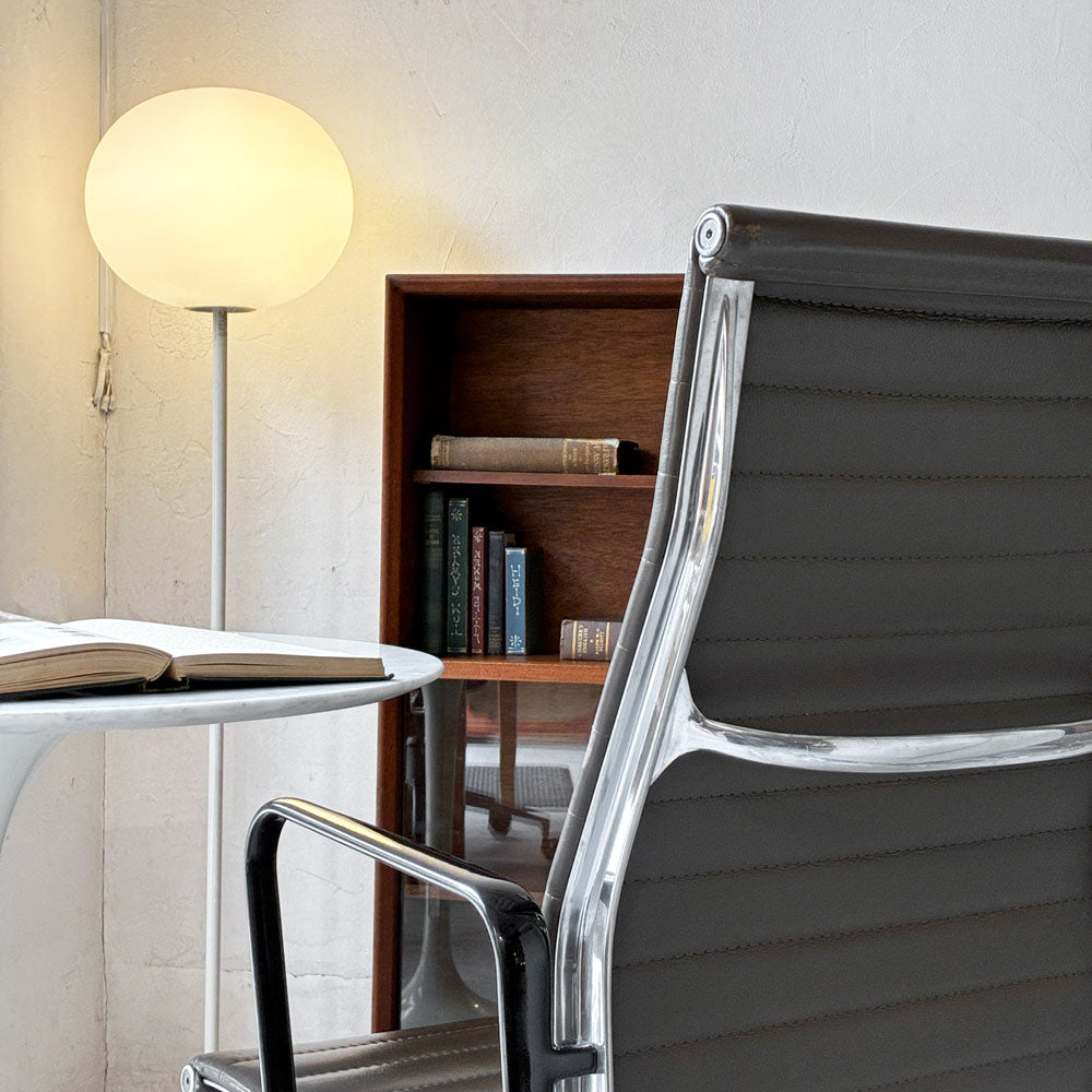 ハーマンミラー Herman Miller アルミナムグループ エグゼクティブチェア 50周年記念 本革イームズ ミッドセンチュリー 希少～集中のちリラックス